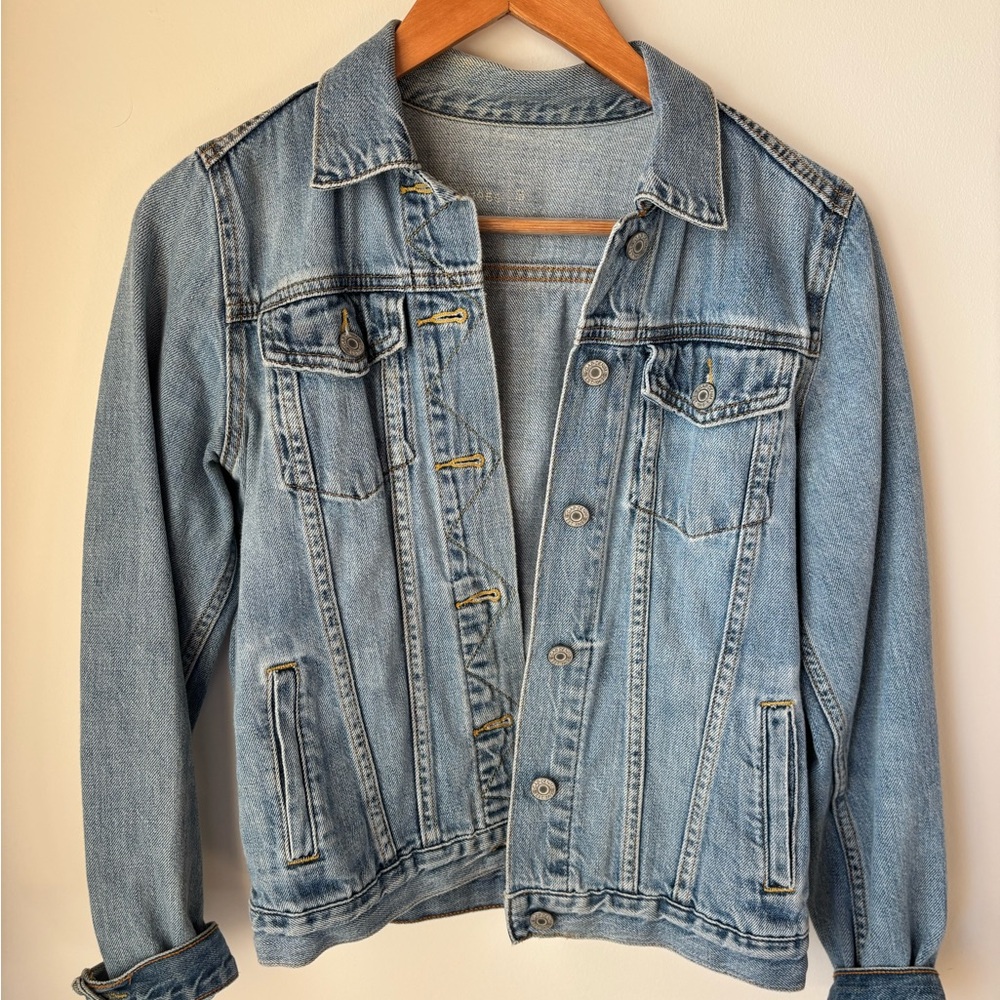 GAP Light Blue Denim Jacket with Fringe. - Picture 3 of 4